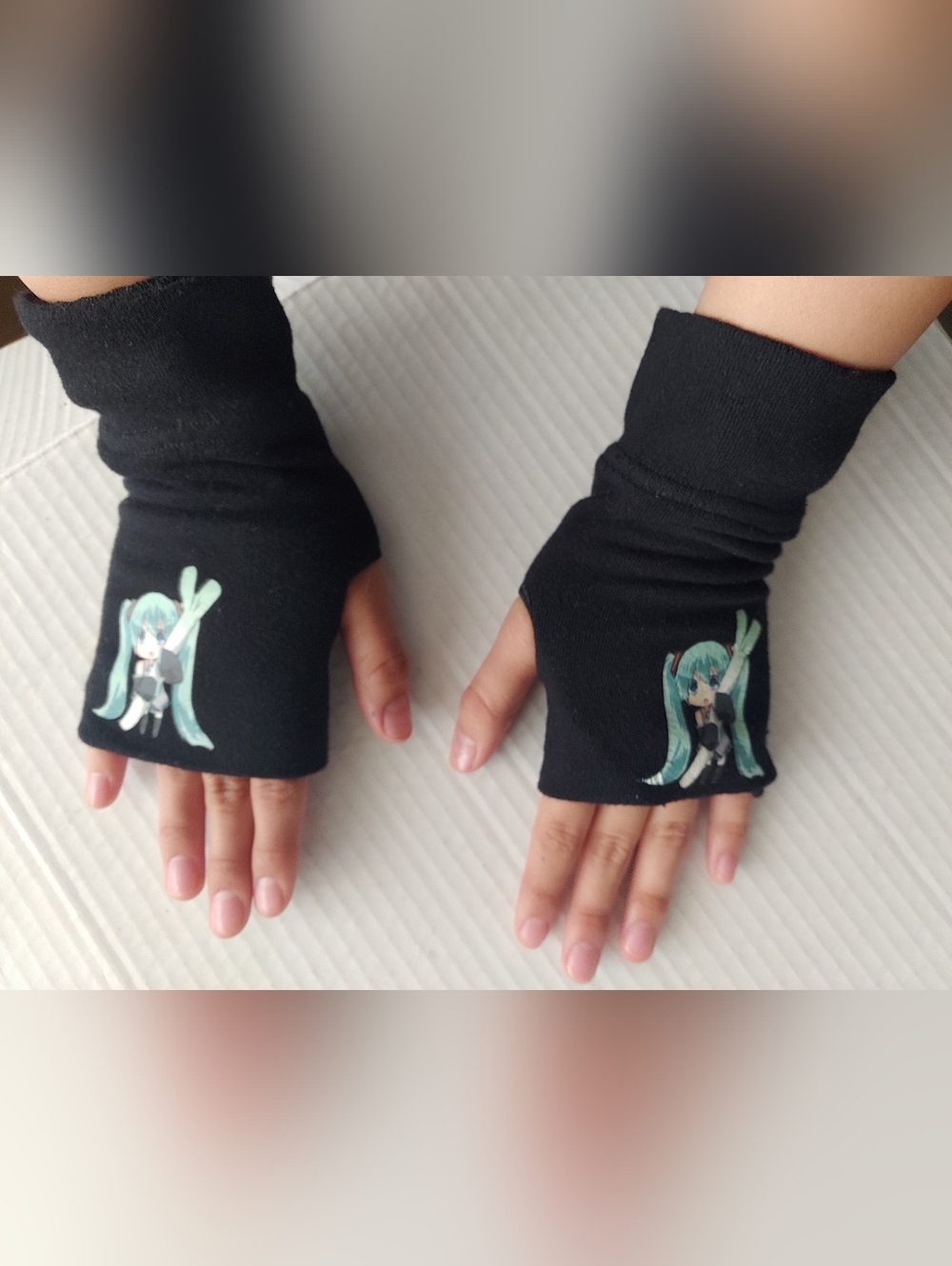 Chibi Hatsune Miku Vocaloid Holding Leek Anime Fingerless Gloves - Collectible